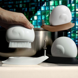 Щетка - улитка с подставкой ESCHI, коричневая 13,7 х 5 х 7,2 см.